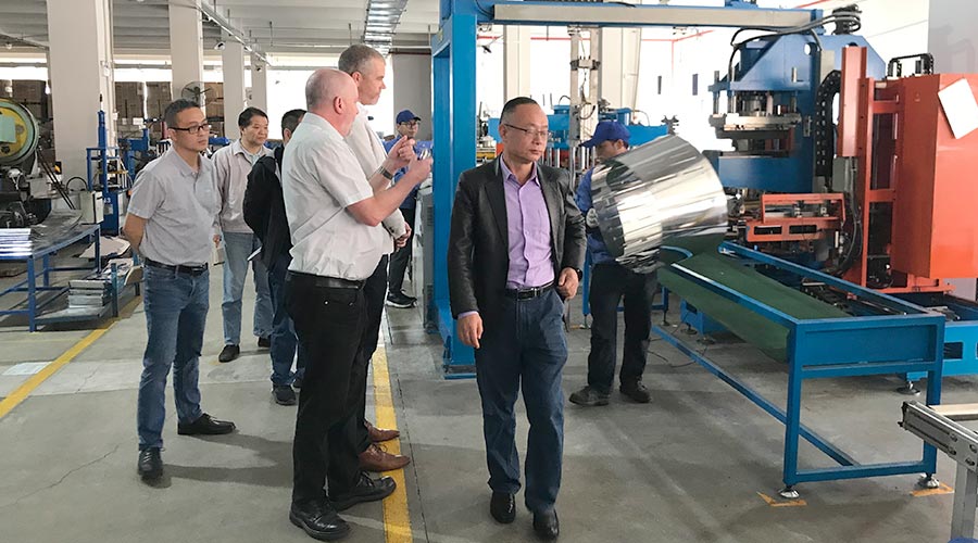 三年疫情后首訪！英國(guó)客戶Buyitdirec蒞臨金環(huán)電器視察