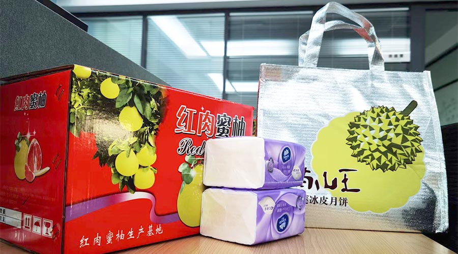 迎中秋 送關(guān)懷！金環(huán)電器給員工們派發(fā)中秋禮包