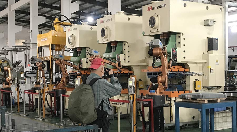 江門市攝影協(xié)會蒞臨金環(huán)電器拍攝交流  用鏡頭見證實力！