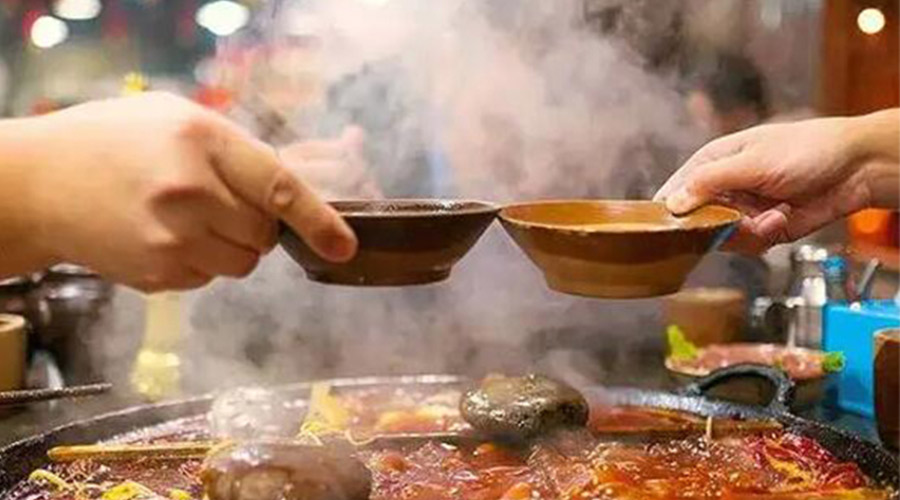 冬天火鍋團(tuán)建引來一身火鍋味  衣物烘干機(jī)化解職場尷尬！